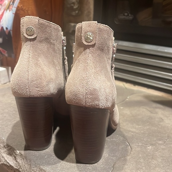 Rag & Bone Margot Heeled Bootie in Stone Waxy Suede in Size 39 - Picture 6 of 12